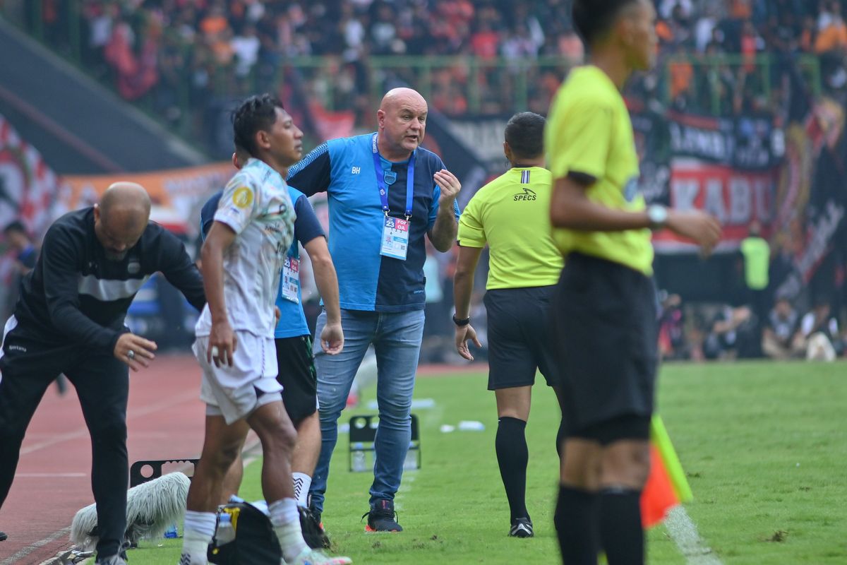 Pelatih Persib, Hodak, Pertanyakan Keputusan Tak Gunakan Wasit Asing di Laga Panas Kontra Persija